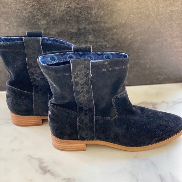 TOMS Laurel Suede Boots - Picture 2 of 8